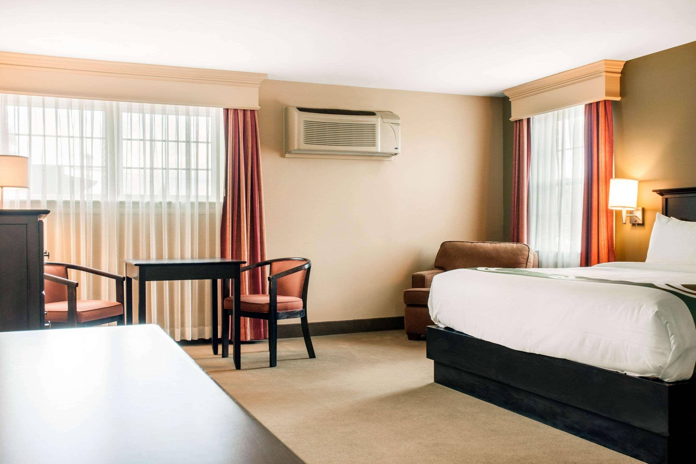 Quality Inn & Suites Amsterdam Saint John Ngoại thất bức ảnh